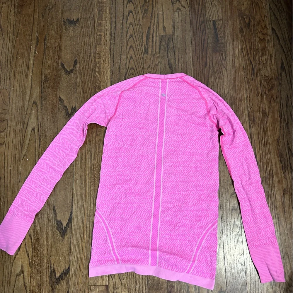 Lulu Lemon Long sleeve - Picture 2 of 2